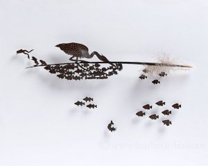 Bermodalkan Bulu Burung, Seniman Ini Ciptakan Karya Seni Menarik