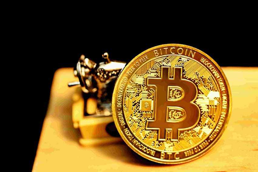 Mnuchin: “Tidak Apa-apa Membeli Bitcoin sebagai Pengganti Emas”